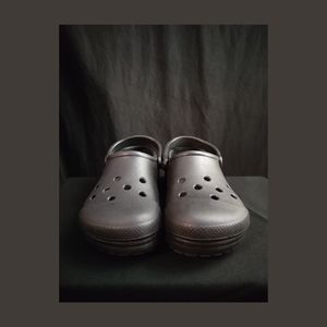 Crocs | Black | Size 6-7 Men's / 8-9 Women's